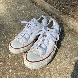 White Low-Top Converse (Men’s 4/Women’s 6)